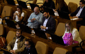 Ingresan requerimiento al TC para remover de su cargo a 12 diputados del FA y del PC