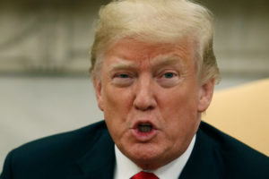 China acusa a Donald Trump de querer 