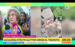 VIDEO | Providencia post saqueos: Matthei dirige el tránsito y se enfrenta con CHV
