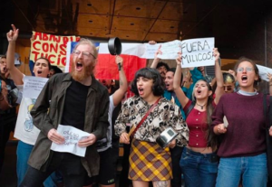 “La desigualdad le dio forma a mi vida”: Mon Laferte revela las razones para sumarse al movimiento social