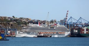 La información falsa que difundió intendente sobre crucero que zarpó de Valparaíso