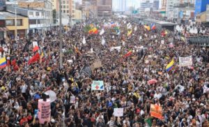 Estallido social en Colombia: masivas protestas y represión policial dejan tres personas muertas