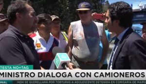 VIDEO | Ministro de Hacienda habló con los camioneros en plena carretera durante movilización 