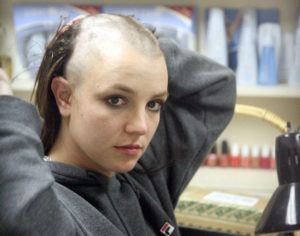 Documental revela la verdadera razón de por qué Britney Spears se rapó hace 12 años