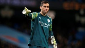 Claudio Bravo aparece entre los mejores metas de la década en la Liga española