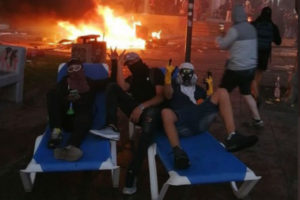 VIDEOS | Saqueos y enfrentamientos entre civiles en nueva noche de violencia