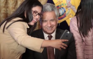 Presidente de Ecuador renuncia a millonaria pensión vitalicia: 