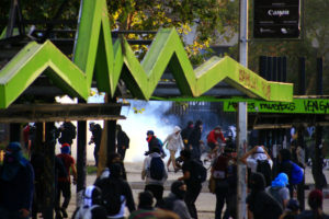 27 saqueos y 272 detenidos: el balance de Carabineros tras jornada de manifestaciones