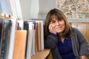 Antropóloga Patricia May y el estallido social en Chile: “El colapso lleva a las personas a buscar un sentido”