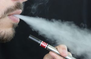 Confirman primer fallecido en Bélgica por el uso de vapeador