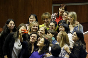 De Karol Cariola a Erika Olivera: diputadas llaman a incluir paridad de género en votación de proceso constituyente