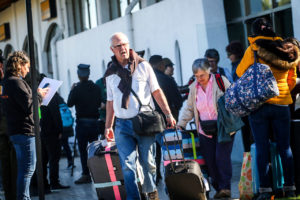 Visita de turistas extranjeros a Chile disminuyó un 17% tras estallido social