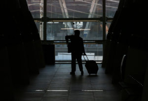 Informe de Extranjería: en octubre salieron más migrantes de los que ingresaron al país