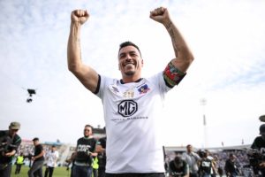 Va por el récord de Caszely: Esteban Paredes arregló su renovación en Colo Colo