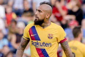 Barcelona busca retener a Arturo Vidal ante sondeos de Inter y Manchester United