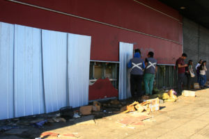 Alcalde de La Cisterna presentará recurso por baja presencia de Carabineros en saqueos