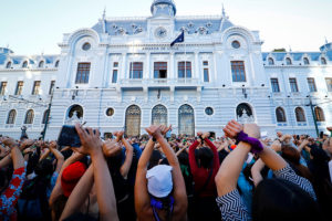Protesta de Lastesis se suma a hitos mundiales del feminismo