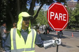 Santiago inició plan piloto de apoyo al control de tránsito por semáforos vandalizados