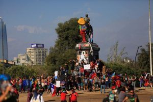 Ministro Monckeberg dejó abierta la puerta a rebautizar la Plaza Baquedano