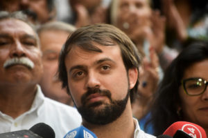 Diputado RD corrige a alcalde Jorge Sharp: 