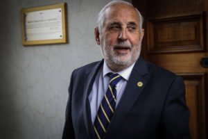 Fiscal Abbott afirma que hoy recibió información de “fuentes abiertas” de parte del Gobierno