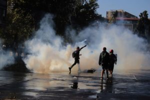 Jadue cuestiona atropello de manifestante por carro de Carabineros en Plaza Italia