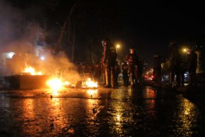 Presidente del PRO es herido en manifestaciones y exige renuncia de Blumel y Guevara