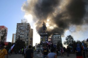 Otro viernes con final violento en Plaza Italia