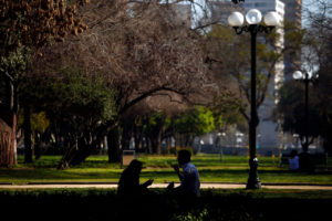 Tendrá un costo de 3.600 millones: Minvu reparará 44 plazas a nivel nacional
