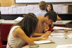 ¿Quieres estudiar en Francia?: Quiñenco lanza beca para la Universidad Sciences Po