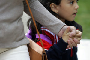 Apoderados piden moderar el alza de matrículas y aranceles tras estallido social