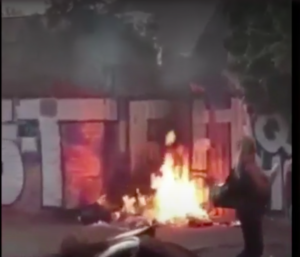 Encienden fuego en frontis de la vivienda donde fue asesinada Xaviera Rojas