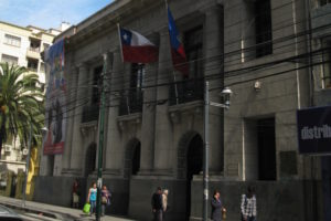 El paseo de funcionarios por 35 millones que complica al alcalde Jorge Sharp