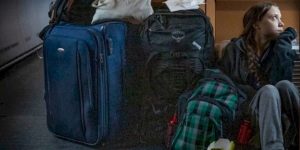 Polémica por Greta Thunberg viajando en el suelo de tren: empresa aclaró que estaba en primera clase