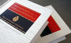 Recién en 2026 RAE incluirá concepto “violencia de género”
