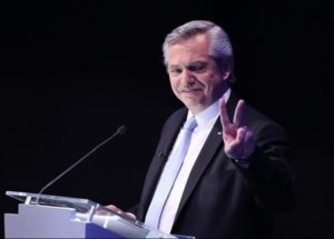 Cambio de mando en Argentina: a pedido de Alberto Fernández, retiran las rejas frente a la Casa Rosada  
