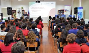 Más de cien estudiantes de Quintero participan en seminario sobre emprendimiento e innovación