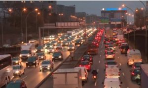 Quinto día de huelga en Francia: carreteras colapsadas con tacos de 600 kilómetros marcan la jornada