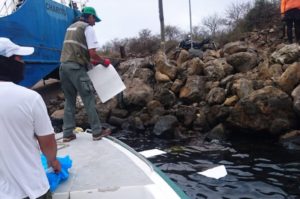 Decretan emergencia por derrame de combustible en Islas Galápagos