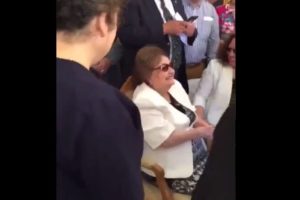 VIDEO | Lucía Hiriart reaparece en misa conmemorativa de la muerte de Augusto Pinochet