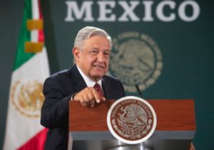AMLO anuncia aumento del 20% al sueldo mínimo en México