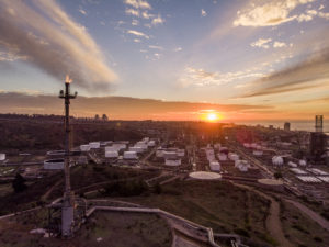 Implementan sistema en base a drones para la inspección de antorchas de refinerías