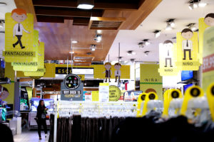 FNE: colegios y proveedores de uniformes eliminan algunos contratos de exclusividad