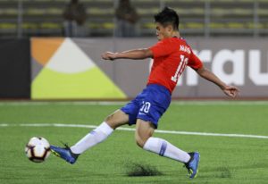 Alexander Aravena firmó su primer contrato profesional en Universidad Católica