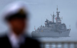 Armada invertirá $346 millones en equipamiento antidistubios para resguardar 