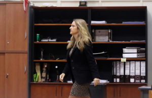Ministra Romy Rutherford seguirá en la investigación por fraude en el Ejército