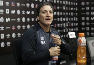 Mario Salas confirma baja de Esteban Paredes para el duelo de Copa Chile
