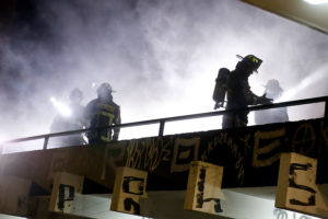 Una persona falleció en incendio que afectó a supermercado saqueado en San Ramón