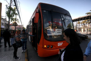 MTT reforzará con 50 buses el servicio de transporte en Santiago