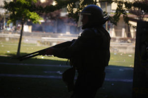 Justicia decretó arraigo nacional para carabinero imputado por daño ocular